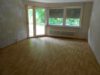 großzügige 2-Zimmer-Wohnung mit Balkon - Wohnzimmer